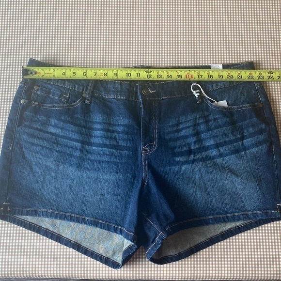 Torrid women’s denim shorts. Size 24. NWT - Picture 11 of 14